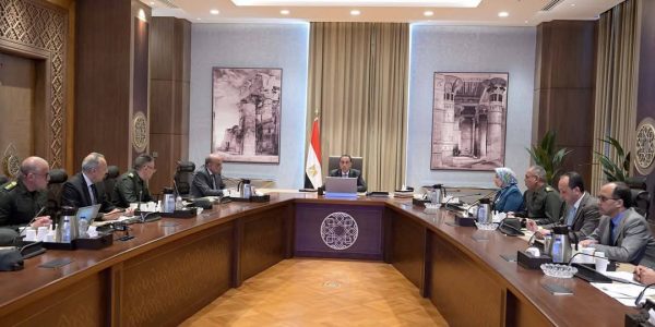 رئيس الوزراء يُتابع الموقف التنفيذي لتوصيل المرافق لمشروعات الاستصلاح الزراعي في 