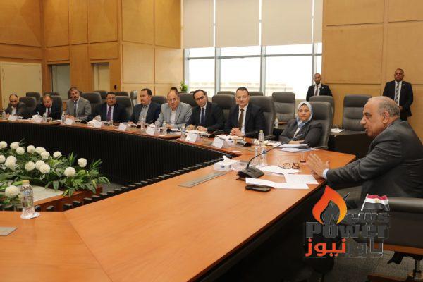 وزير الكهرباء والطاقة المتجددة يتابع مستجدات تنفيذ خطة العمل وتوفير التغذية الكهربائية اللازمة لمشروعات التنمية الزراعية فى كافة المواقع