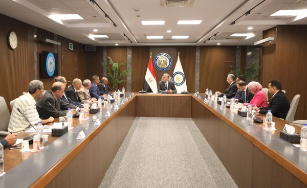 وزير البترول يبحث مع النقابة العامة المناجم والمحاجر التعاون في تطوير قطاع التعدين