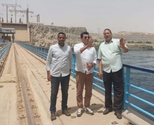 جولة لرئيس المحطات المائية لإنتاج الكهرباء مع وزير الرياضة داخل محطة كهرباء السد العالي