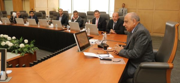 وزير الكهرباء يبحث مع مجموعة 