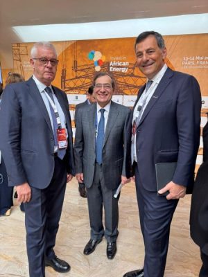 احتفاء بوزير البترول السابق طارق الملا بمنتدى الاستثمار فى الطاقة الأفريقية بباريس