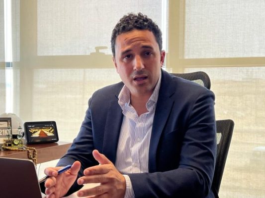 “نقل الكهرباء” توقّع مع تحالف 