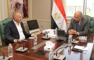 وزير الكهرباء يبحث مع مجموعة 