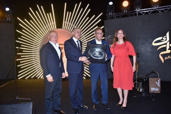 محافظ الأقصر فى احتفال البنك الأهلى المصرى بمعبد الأقصر لتكريم عملاء الشركات الصغيرة والمتوسطة