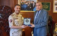 منح المهندس ايهاب الفقى درع المجمع الطبى للقوات المسلحة
