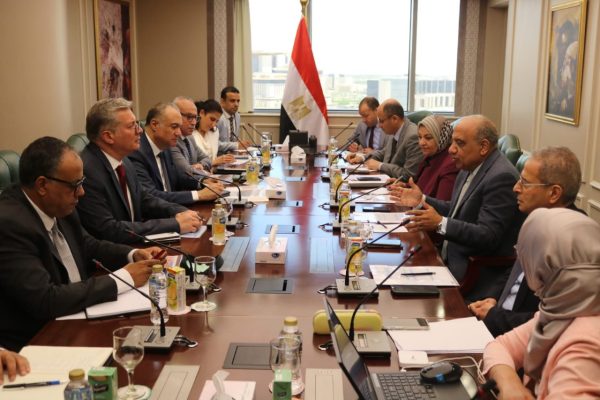 اجتماع موسع بين وزارتى البترول والكهرباء لمتابعة خطة تأمين التغذية الكهربائية خلال فصل الصيف