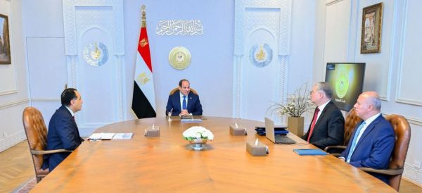 الرئيس السيسى يشدد على محاسبة المتسببين فى أزمة البنزين الأخيرة