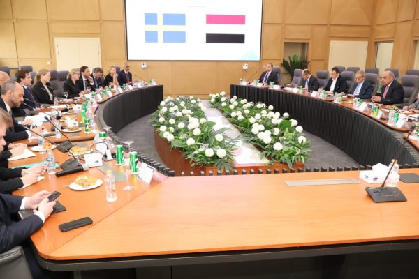 وزير الكهرباء يستقبل وزير التجارة الخارجية بمملكة السويد لبحث سبل دعم الشراكة والتعاون فى مجالات تخطيط القدرة واستقرار الشبكة ودمج الطاقة المتجددة