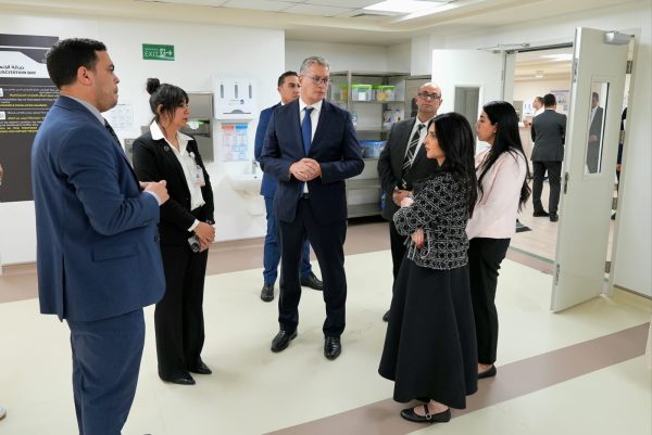 بالصور .. المهندس كريم بدوي يزور مستشفى أهل مصر ويشيد بدورها الرائد في علاج الحروق .. ويؤكد استمرار دعم وزارة البترول للمسئولية المجتمعية