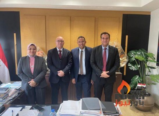 الدكتور زهير الحامدى يزور المهندسة صباح مشالى لدعم التعاون مع المركز الإقليمى للطاقة المتجددة