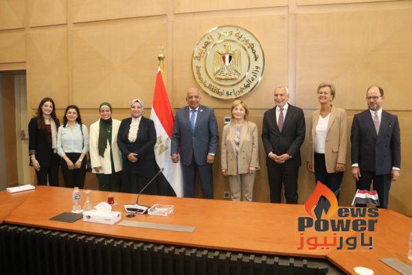 وزير الكهرباء والطاقة المتجددة يبحث مع وفدا بنك الاستثمار والاتحاد الأوروبيين سبل دعم الشراكة وتعزيز التعاون والعمل المشترك