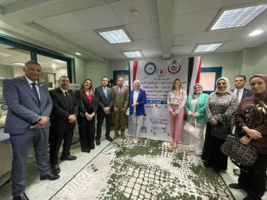 في إطار استراتيجية المسئولية المجتمعية ..قطاع البترول يزود مستشفيات وزارة الصحة بحضانات و أجهزة تنفس حديثي الولادة