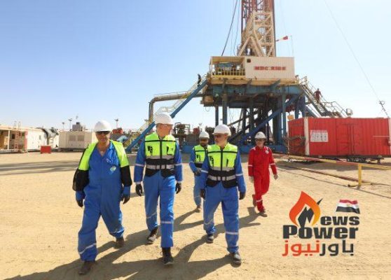 وزير البترول وقيادات الهيئة يتفقدون حقول بتروشهد بالصحراء الغربية