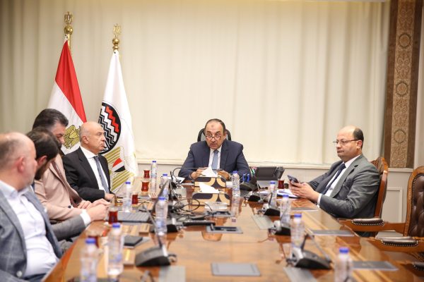 وزير قطاع الأعمال العام يلتقي وفدًا من 