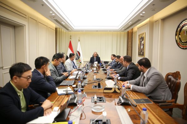 وزير قطاع الأعمال العام يلتقي وفدا من 