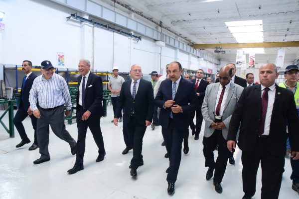 وزير قطاع الأعمال العام يزور مصنع اتوبيسات النصر للسيارات.. ويشهد تسليم دفعة مركبات 