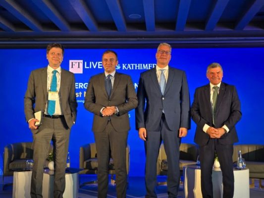 وزير البترول يشارك فى قمة 