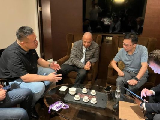 وزير الكهرباء  يبحث مع شركة سانجرو الصينية إنشاء مصنع لبطاريات تخزين الطاقة والأنظمة الكهربائية فى مصر