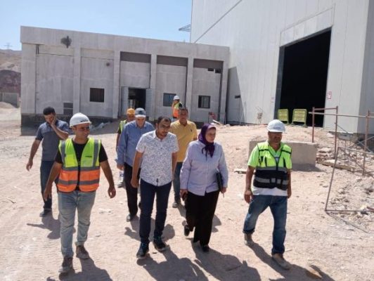 رئيس المصرية لنقل الكهرباء تتابع ميدانياً مشروع الربط الكهربائي المصري السعودي بمدينة طابا