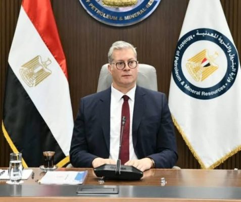 بالاسماء .. بدوي يصدر قرارا بتكليف قيادات جديدة بشركة جنوب الوادي المصرية القابضة للبترول