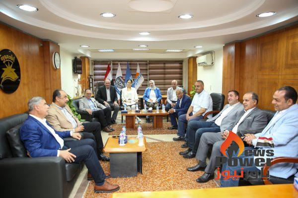 وزير قطاع الأعمال العام ومحافظ الإسكندرية يبدأن جولة تفقدية بمنطقة المعمورة بلقاء عدد من نواب البرلمان