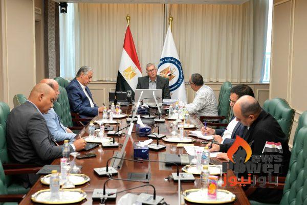 المهندس كريم بدوي وزير البترول والثروة المعدنية يتابع إجراءات العثور علي المفقودين بحادث البارج البحري والتعامل مع تداعياته وفق خطط الطوارىء