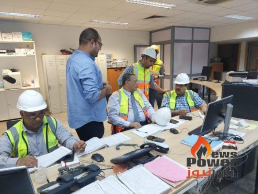 بالصور ..هشام كمال و معاونوه يتابعون سير العمل بمحطة توليد كهرباء أسيوط الجديدة