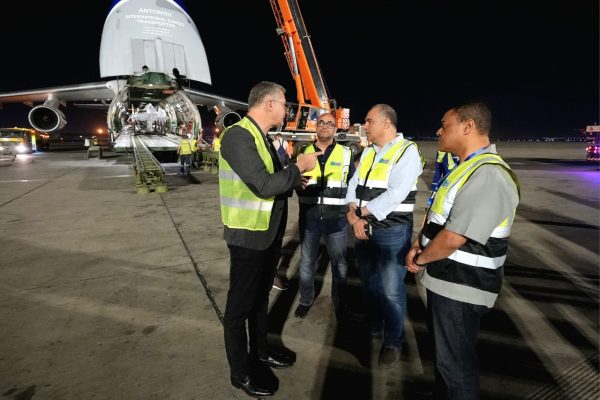 ذراع التحميل البحري الأكبر عالميًا يصل القاهرة استعدادًا لربط وحدة التغييز الرابعة 