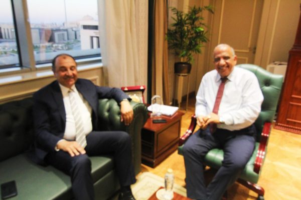 وزيرا الكهرباء وقطاع الأعمال العام يبحثان التعاون في مجالات تحسين كفاءة الطاقة والاعتماد على الطاقات المتجددة فى الصناعات كثيفة الاستهلاك للكهرباء