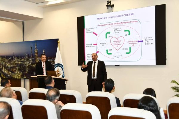 «السلامة» بوزارة البترول تناقش خطوات تأهيل المبنى الإداري للحصول على شهادة الأيزو خلال محاضرة متخصصة