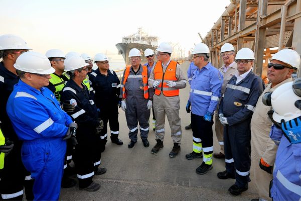 وزير البترول يتفقد مينائي سوميد وسونكر ويتابع تشغيل وحدات التغييز