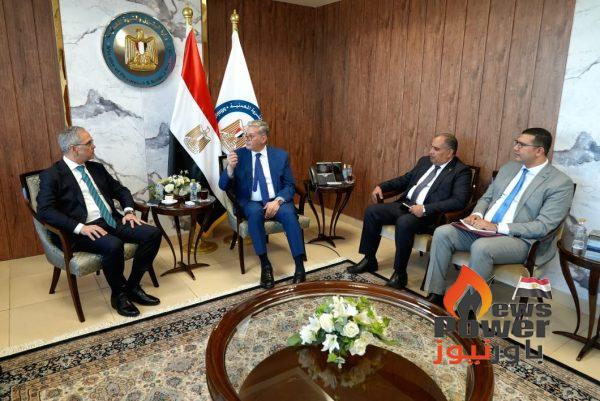 وزير البترول والثروة المعدنية يبحث مع 