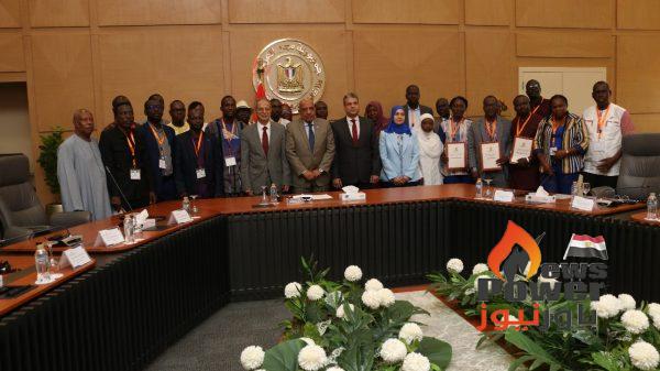 وزير الكهرباء يشهد احتفالية تخريج عدد (25) متدربا إفريقياً في مجالات تطوير البنية التحتية والشبكات والطاقة الجديدة والمتجددة.