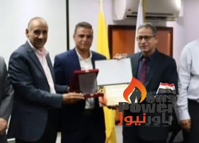 بدر الدين للبترول تكرم عبدالحفيظ محمد بموقع العامرية لتفانيه فى أداء عمله ومنع كارثة