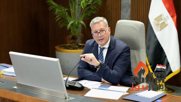 بدوي ويسن وعبد الحميد يصلون مستشفي فايد العام للاطمئنان علي المصابين