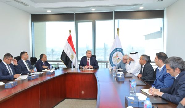 المهندس كريم بدوى يبحث مع شركات عالمية ومحلية آليات تنفيذ مشروع المسح الجوي لتحديث قاعدة بيانات الثروات التعدينية بمصر