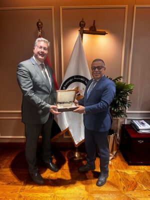 أشرف قطب.. أسم ترك بصمة في المالية البترولية وملفاتها الاستراتيجية .. بدوي مشيدًا : مثال يُحتذى به في المهنية والانضباط والإخلاص