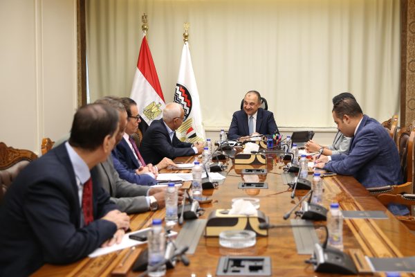 وزير قطاع الأعمال العام يعقد لقاء مع ممثلي الاتحاد العام لنقابات عمال مصر بالشركات القابضة التابعة للوزارة