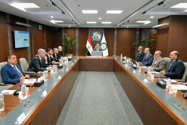 وزير البترول يتابع تنفيذ مشروع مجمع البحر الأحمر الوطنية للبتروكيماويات بالمنطقة الاقتصادية لقناة السويس