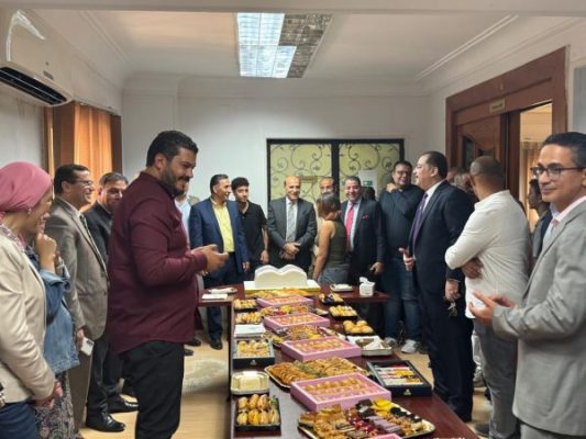 بحضور عدد من رؤساء الشركات .. بترول جنوب ابو زنيمة تكرم أسامه البغدادي لبلوغه قمة العطاء الوظيفي 