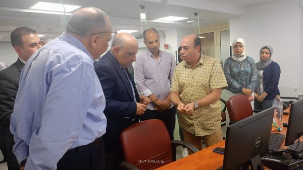 وزير الكهرباء يتفقد مركز تحكم الدقي ومحطة جزيرة الدهب