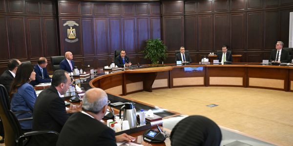 رئيس الوزراء يتابع جهود توفير المنتجات البترولية لقطاعي الصناعة والزراعة والقطاعات التنموية المختلفة