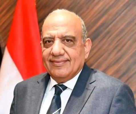 المهندس طارق الباجوري وجميع العاملين بشركة الحديد والصلب للمناجم والمحاجر يتمنون الشفاء العاجل للدكتور محمود عصمت وزير الكهرباء