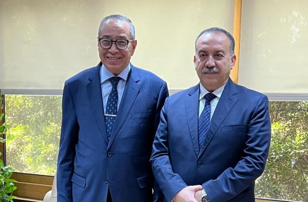 محافظ أسيوط يلتقي رئيس شركة حلوان للأسمدة لبحث إقامة مشروعات جديدة ودعم الاستثمار الصناعي بالمحافظة