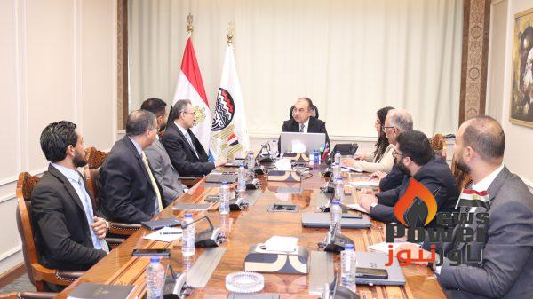 وزير قطاع الأعمال العام يبحث مع 