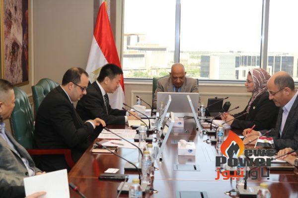 وزير الكهرباء يبحث مع شركة انكورا الصينية توطين صناعة المهمات الكهربائية لنهايات الكابلات ذات الجهد العالى والفائق، ونقل التكنولوجيا الخاصة بصناعة الكوابل المعزولة بالغاز وأنظمة المراقبة الذكية.