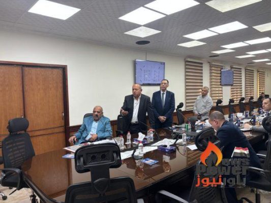 وزير الكهرباء يتفقد غرفة عمليات المراقبة ومتابعة العمل، ومركز خدمات عملاء الشيخ زايد بشركة القناة لتوزيع الكهرباء.