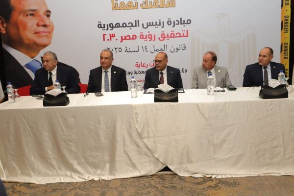 وزير العمل يفتتح ورشة تثقيفية عن قانون العمل الجديد و