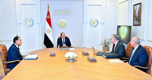 الرئيس السيسي يوجه بمواصلة تطوير الآبار الجديدة المكتشفة، وإدراجها ضمن خريطة الإنتاج مع تكثيف أنشطة البحث والاستكشاف